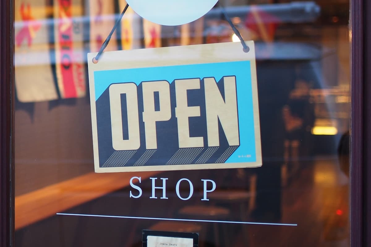 Franchise vs. Independent: Which Business Should You Open?